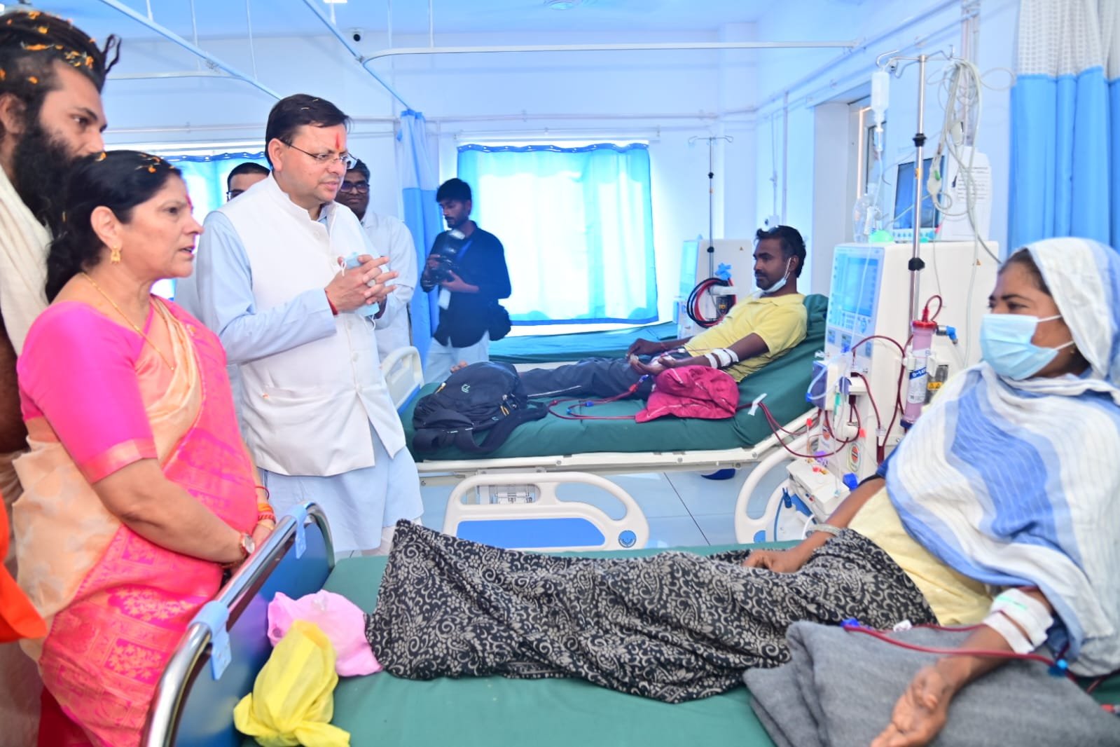 मुख्यमंत्री पुष्कर सिंह धामी ने दीपक सावित्री ग्लोबल हॉस्पिटल एंड हार्ट केयर के डायलिसिस सेंटर में आयुष्मान कार्ड योजना का किया शुभारंभ