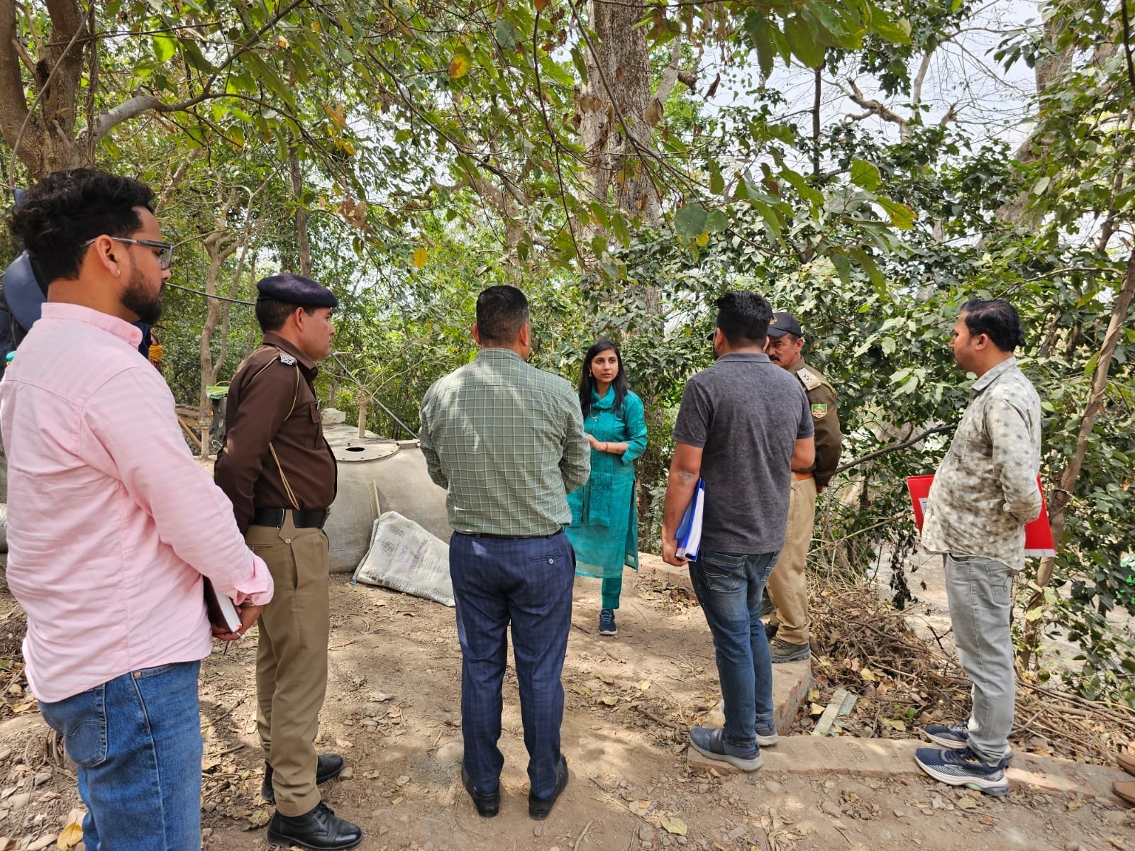 डीएम स्वाति एस. भदौरिया ने बीटल्स आश्रम में चल रहे विकास व संरक्षण कार्यों का किया निरीक्षण, ऐतिहासिक स्वरूप को संरक्षित रखते हुए विकास कार्य करने के दिए निर्देश