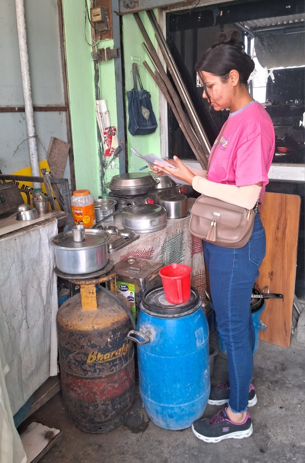 डीएम स्वाति एस. भदौरिया के निर्देश पर एलपीजी गैस की कालाबाजारी पर प्रशासन की सख्ती, 15 प्रवर्तन टीमों ने किया औचक निरीक्षण