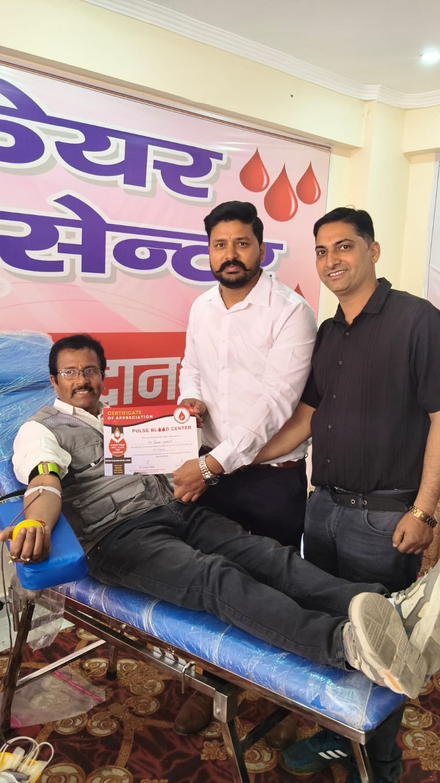 देहरादून में 15वें विशाल स्वैच्छिक रक्तदान शिविर में उमड़ा जनसैलाब, 210 यूनिट रक्त हुआ एकत्र, पत्रकारों को विभिन्न पैथोलॉजी जांचों में 50 प्रतिशत की छूट, 31 पत्रकारों एवं समाजसेवियों को “स्वास्थ्य प्रहरी सम्मान–2026”