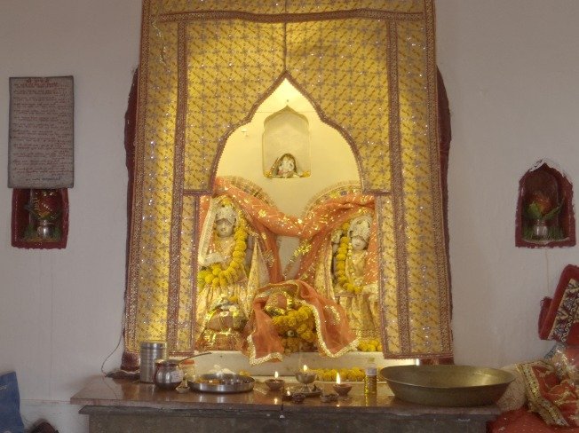 प्राचीन माँ अम्बिका देवी मंदिर राजपुर में गुरुवार को मंगलेश डंगवाल करेंगे महामाई का गुणगान, श्रीमहंत देवेन्द्र दास जी महाराज के मार्गदर्शन में मंदिर को दिया गया नया स्वरुप