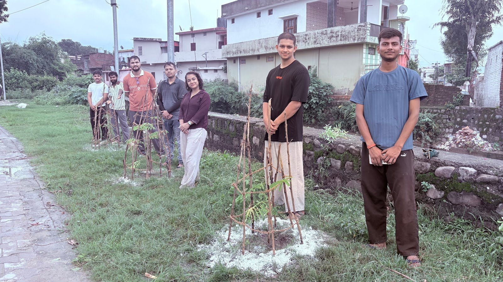 कोटद्वार : हरेला पर्व सप्ताह के अंतर्गत देवभूमि पहल समिति ने फलदार एवं औषधीय पौधों का किया रोपण